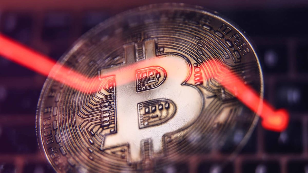 Bitcoin giảm mạnh xuống 112.000 USD, dấu hiệu chu kỳ tăng giá “kiệt sức”