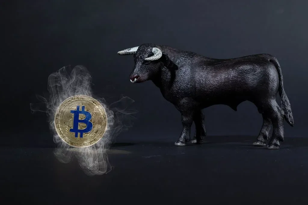 Bitcoin: Phe bò tiếp tục mua đáy nhưng liệu có giữ vững mốc 112.000 USD?