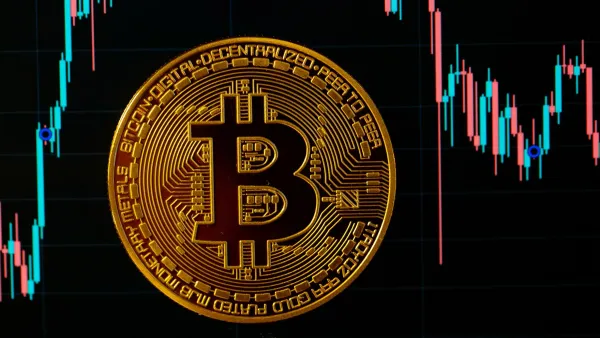 Bitcoin bước vào giai đoạn “đầu hàng” quanh mốc 100.000 USD, biến động lớn sắp xảy ra